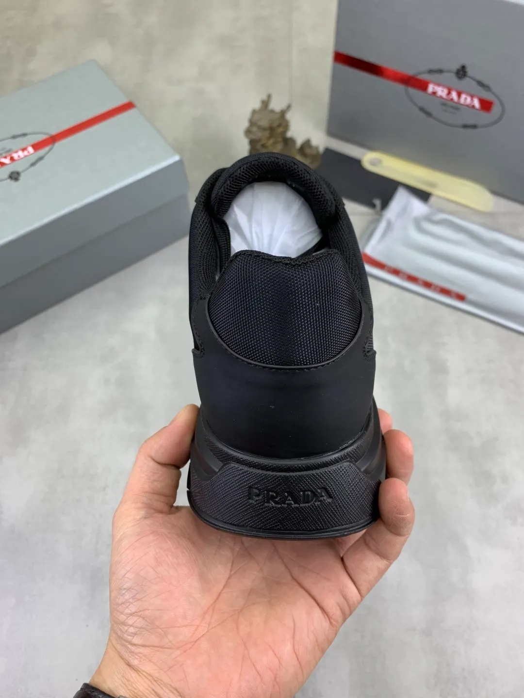 Men's men's shoes P560💰 [Real Price] Popular models are on the official website, 🆘 Trendy brand (Prada) mainly promotes popular models, avant-garde and versatile fashionable men's shoes private version mold opening, cowhide surface splicing 1:1.. Stylish and simple, original imported cowhide lining cowhide feet; the atmosphere and personality are more fashionable, eye-catching and pursuing class. It will subvert the old ideas and be a must-have for fashionistas who want to spend time with you! Must keep it! Tall and comfortable, large and low, high-end quality workmanship. Code number: 38-44 (45 customized) 2️⃣ optional.